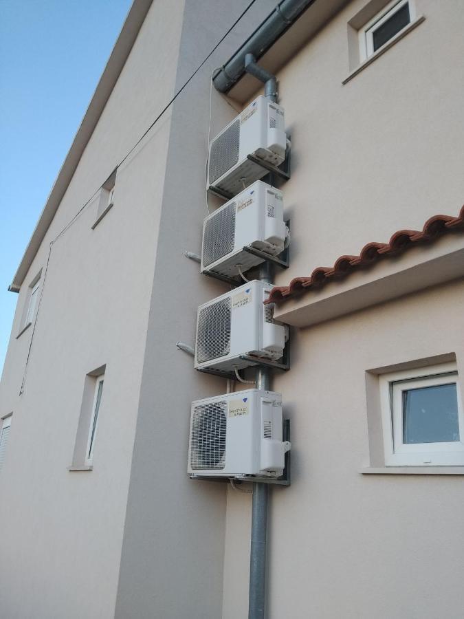 Apartman Turanj Exterior photo