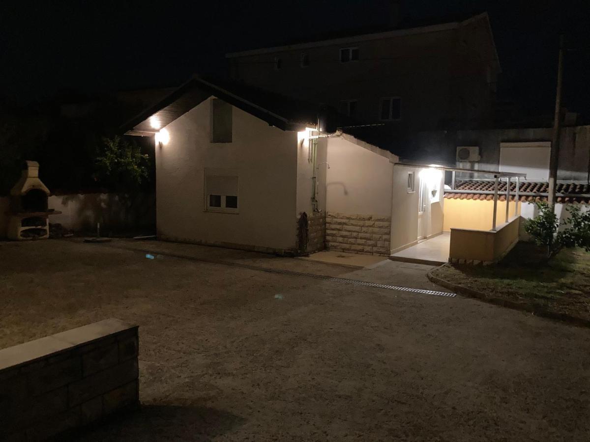 Apartman Turanj Exterior photo